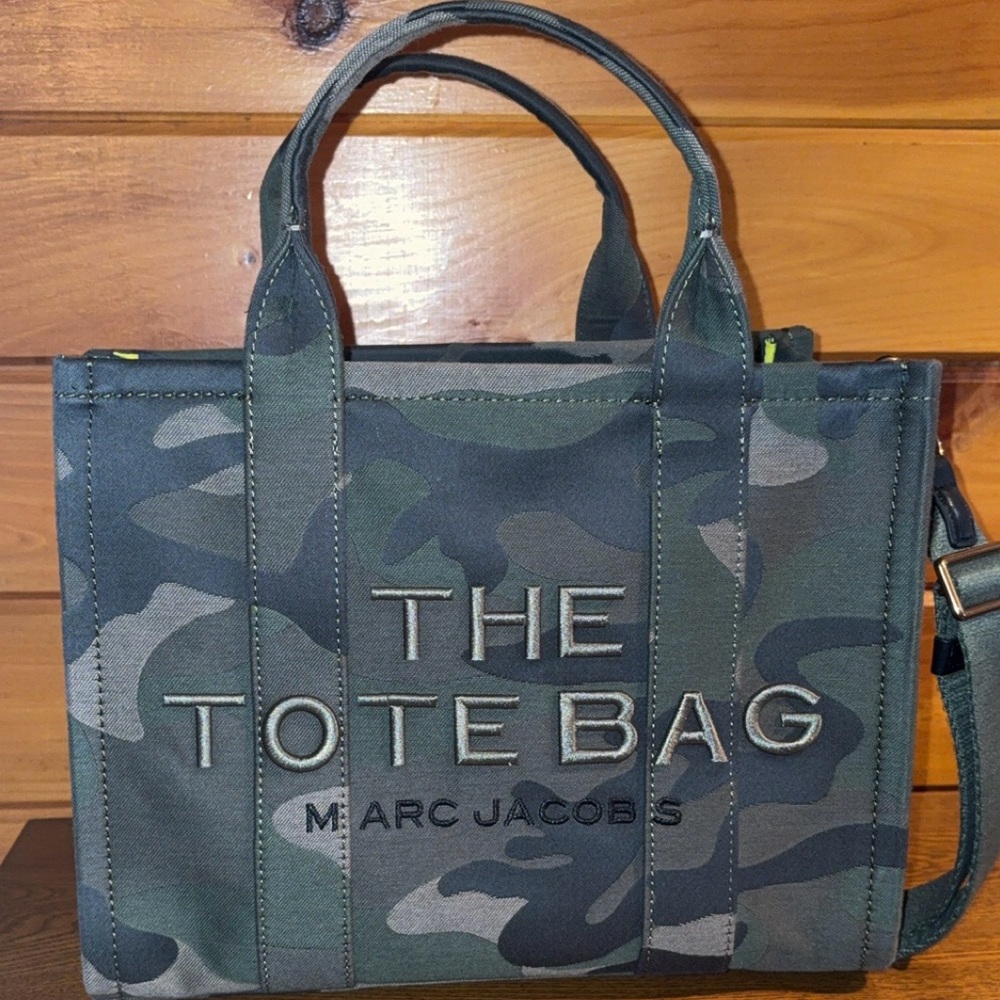 Marc Jacobs camo tote size medium